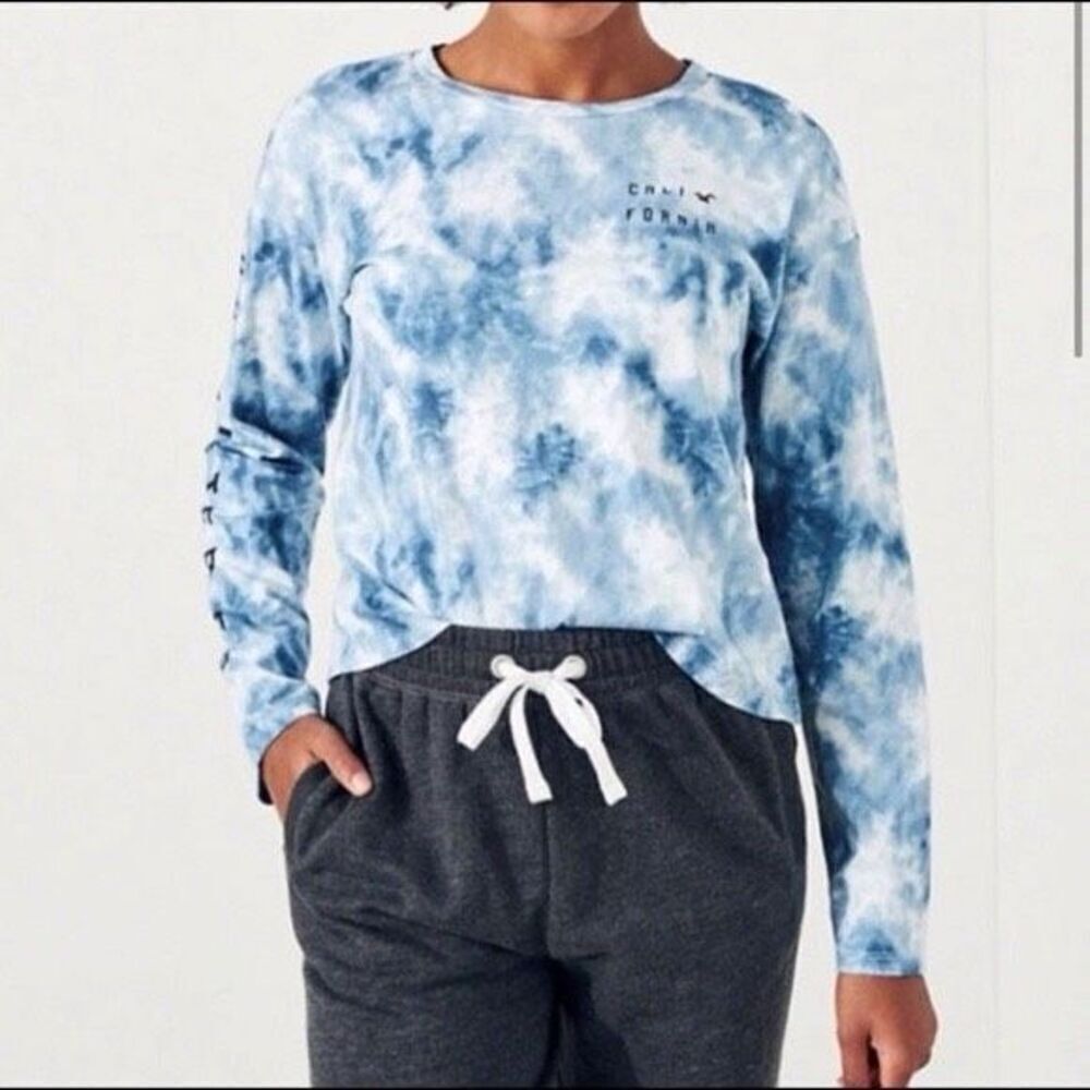 ✨Hollister Blue and white tie dye cropped sz large shirt✨
